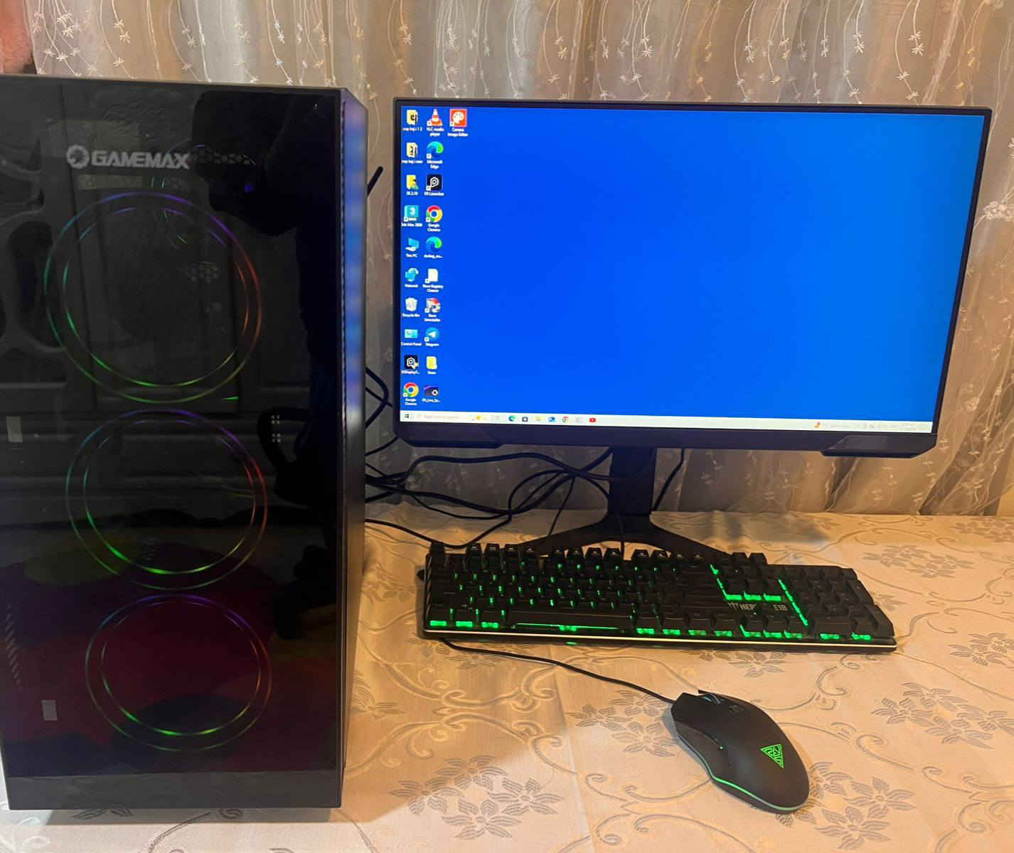 "تجميعة كمبيوتر للبيع للألعاب و  وبرامج التصاميم الهندسية.
- شاشة بحالة جيدة جداً
- لوحة مفاتيح ميكانيكية
- ماوس بحالة جيدة جداً
- جميع الأجزاء في حالة جيدة جداً فقط ups يحتاج تبديل بطارية.
- السعر: [1350000 دينار.
- الموقع: [كركوك
- للتواصل:***********
المواصفات:👇👇
شاشة/سامسونك فلات حجم 32 مع الكارتون.
144hz fhd

Processor  Intel(R) Core(TM) i5-10400F CPU / 2.90GHz   2.90 GHz
Installed RAM  /16.0 GB
Storage  /238 GB SSD AGI250GIMAI238, 1.82 TB ST2000VM003-1ET164
Graphics Card/  NVIDIA GeForce RTX 2060 (6 GB)
System Type  /64-bit operating system, x64-based processor

Windows 10 Pro
