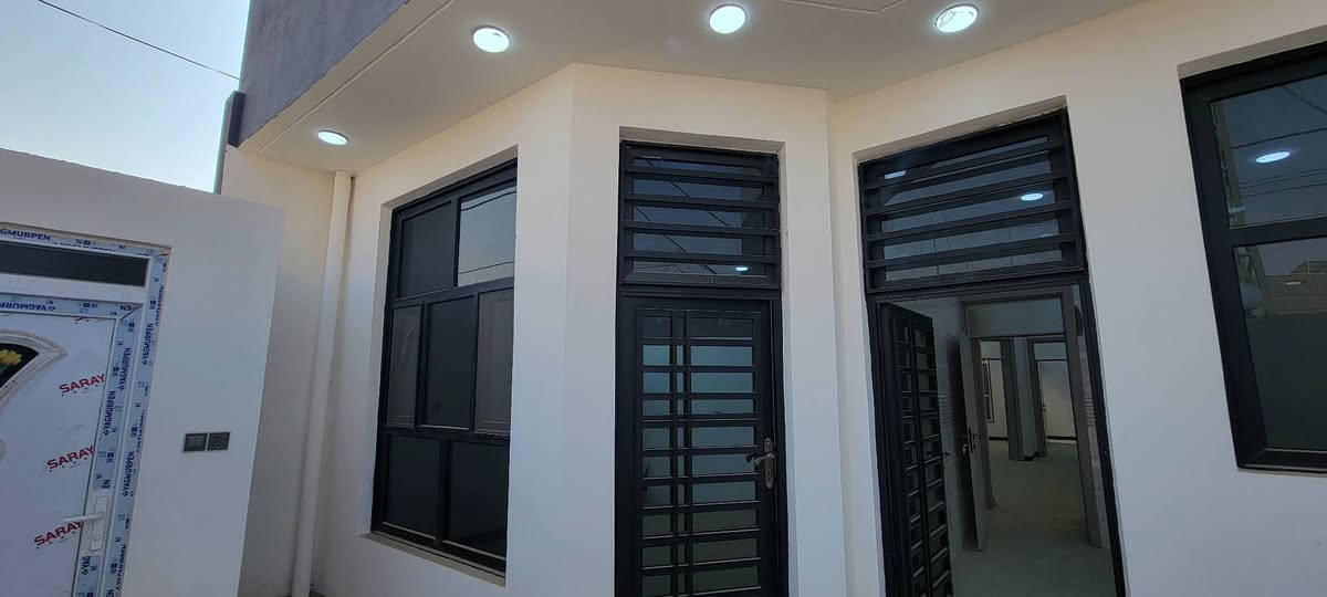 بيوت للبيع ⭕️(طابو زراعي سند 25 )(مشمول تطويب خدمات تبليط_)
⭕️المساحة 140 متر مربع 
⭕واجهة 7 نزال 20
⭕️عنوان الدار  / التقية الثالثة _ 
مقابل حسينية باب الحوائج
⭕️بناء البيت 2025
⭕️بناء  مسلح 
—————————————
           تـــفـــاصـــيـــل الـــدار 
(كونكريت مسلح )
⚜️ غرفتين
⚜️صالة 
⚜️استقبال
⚜️مطبخ 
⚜️مجاميع صحية داخلية وخارجية
⚜️طارمة 
ــــــــــــــــــــــــــــــــــــــــــــــــ

للأستفسار أتصال حصرا او واتساب ***********
