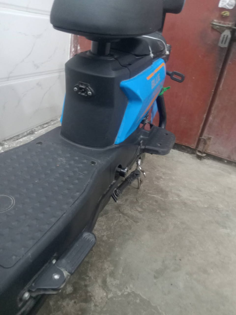 سلام عليكم
دراجة شحن موديل ٢٥ دراجة نضيفه ما ناقصها شي تجي تفحص اليعجبك 

حجم الملف ⬅️ 48
عدد البطاريات ⬅️ 4حجم كبير حالتها ممتازه
تشغيل عن بعد و حساسات في البريك  اشاير و لايت كله شغال
العنوان⬅️ بغداد مدينه الصدر قطاع ٤٩ او الاورفلي
السعر ....٢٥٠ و بيها مجال و تدللون 
الرقم⬅️ ***********
