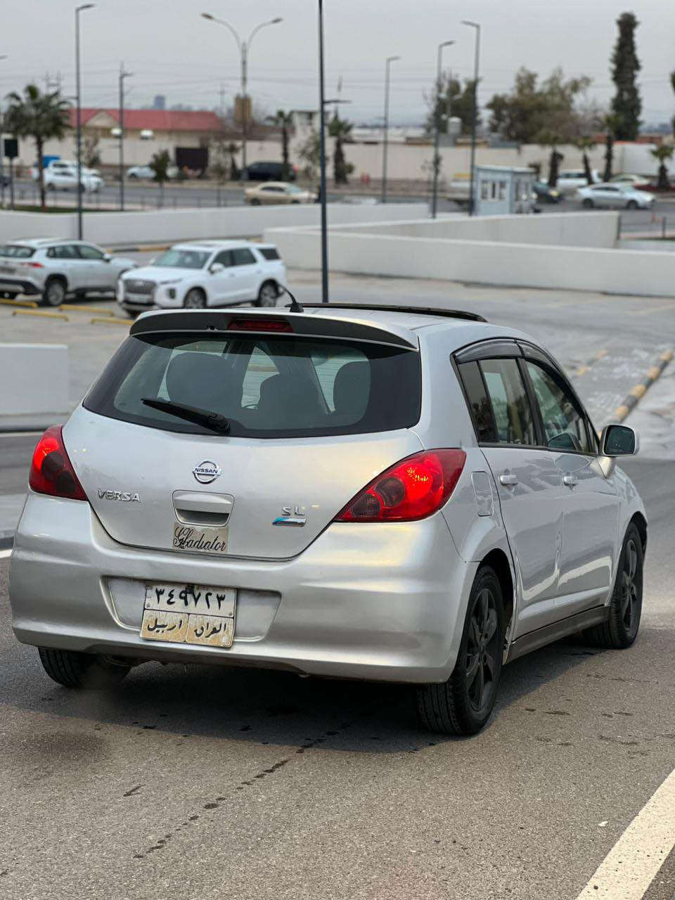 نیسان فێرسا مۆدێل 2012 مواسەفات فوول فوول SL سبوخ نیو بۆلنت بێ ژورێ بێ ئەرباک هیچ سبی بونه وه ی نیە زۆر خاوێنە گێر مەکینە تەبرید هموی بە شەرت شوێن هولێر سحری ٨٨ مەجال *********** أربيل, العراق
