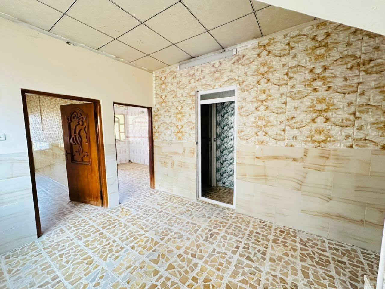 📢للإيجار للايجار للايجار 

الموقع حي الميثاق المربع الذهبي
 ع شارع 20م موقع مميز 

المساحة 125 م طابق ونص يحتوي ع 3 غرف نوم وهول واستقبال ومطبخ وصحيات عدد 2 في طابق الاول والثاني وكراج للسياره 
للاستفسار
***********
***********
