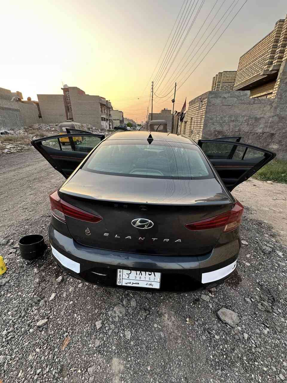 السلام عليكم النترا للبيع موديل 2020 رادرا امامي تحديد مسار مثبت سرعه نقاط عمياه ثلاث انضمه سياقه كأمره خلفيه كفاله عامه من الصبغ والتبديل ماعدا بارد بل جنطه والحوض ولاحصلت بسطيه السعر 140  الرقم *********** واتساب ***********
