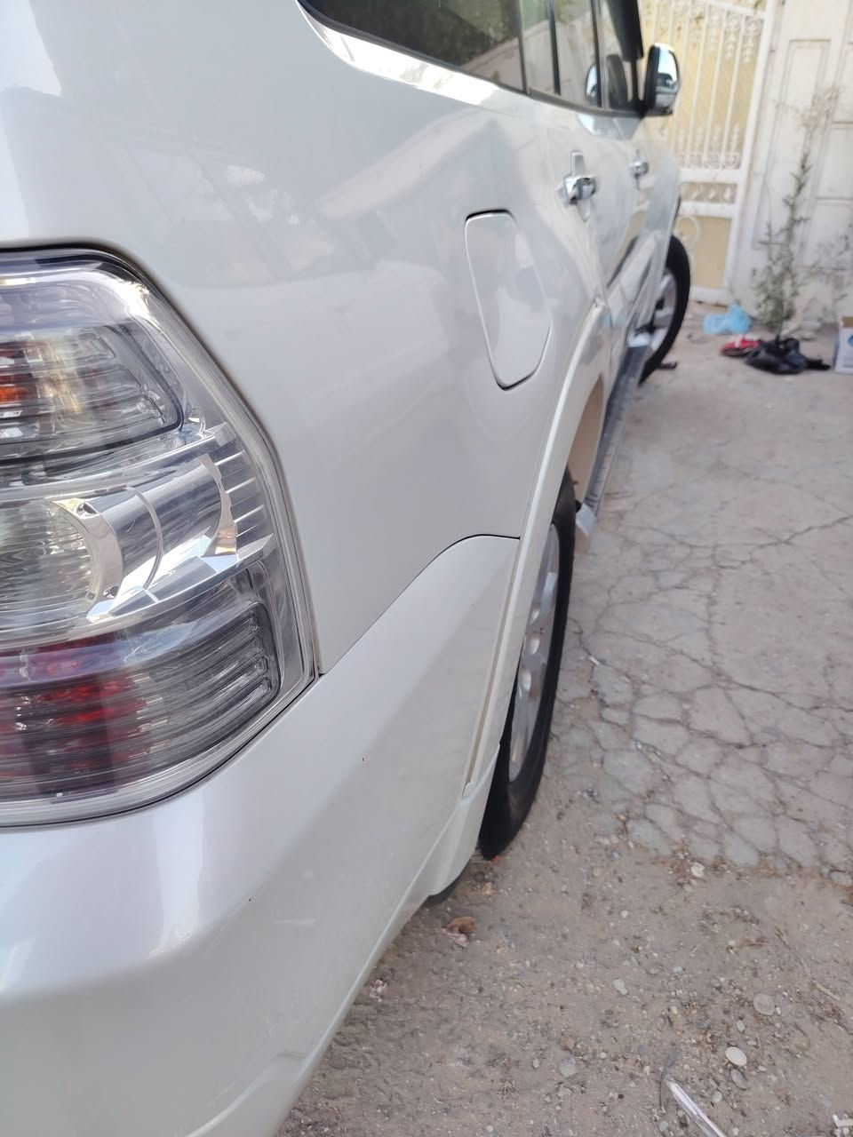باجيرو ٢٠١٦  مكينة ٣٥٠٠
ماشية ١٠٩ ألف 
نظيفة جاهزة 
بيها تعديل بارد مثل ما موضح بالصورة الجاملغ إلي خلف السايق
 خليجي بدون فتحه 
نص مواصفات الفول 
مري شفط تحكم ستيرن 
مانع انزلاق 
زنون 
شاشة كاربلي
مضاف إلها داش كام فور كي 
مغلفه عازل على جسم السيارة كامل طبقتين 
محور مروحه كهربائية والبلادية موجودة طبعا تفرق بالسحب وبصوت المكينة 
رقم سليمانية باسمي 
للبيع السعر ١٦٥٠٠ 
للطلب الاتصال على الرقم ***********
