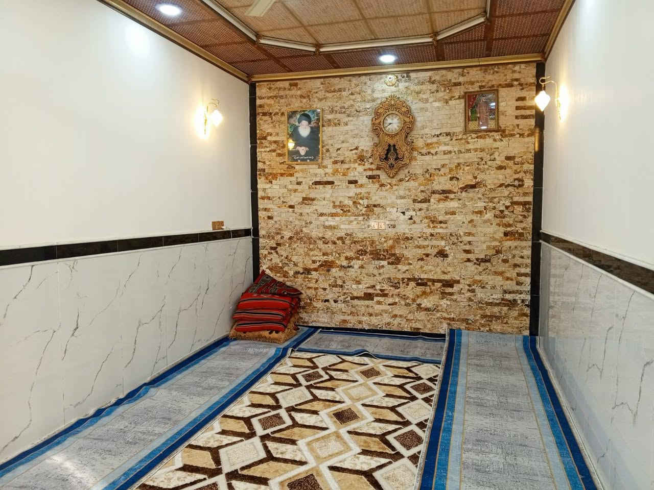 السلام عليكم
يتوفر بيت للبيع بناء حديث
طابو زراعي عراقي سند، 25
مساحه البيت 240متر
يتوفر من ثلاث غرف موزع صاله ديوان  حديقه
الموقع ميسان طريق الحولي مقابل الالف دار 
السعر 80مليون وقابل للتفاوض***********
