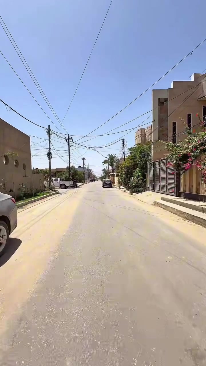🏡/ دار للبيع المساحة ٢٠٠ م طابو صرف 

              الواجهة ١٠ م / النزال ٢٠ م

🧱/ بناء نظيف جداً ٢٠١١

الطابق الاول/ مطبخ . هول . صالة . غرفة نوم . مجمع صحيات. گراج . حديقة 

الطابق الثاني/ ثلاث غرف نوم .هول . مجمع صحيات 

🌏الموقع/ حلة حي الاساتذة الاولى شارع المحولة امام متنزه قريب جداً من شارع ٦٠. 

                        ( تبليط مجاري )

⭕️نستقبل جميع العروض التجارية والسكنية والزراعية في جميع مناطق الحلة 

لمعرفة السعر مراسلة الصفحة او زيارة مكتب 

بشار للعقار والمقاولات الكائن في شارع الحسينية من جهة شارع ٦٠ 

***********           ***********
