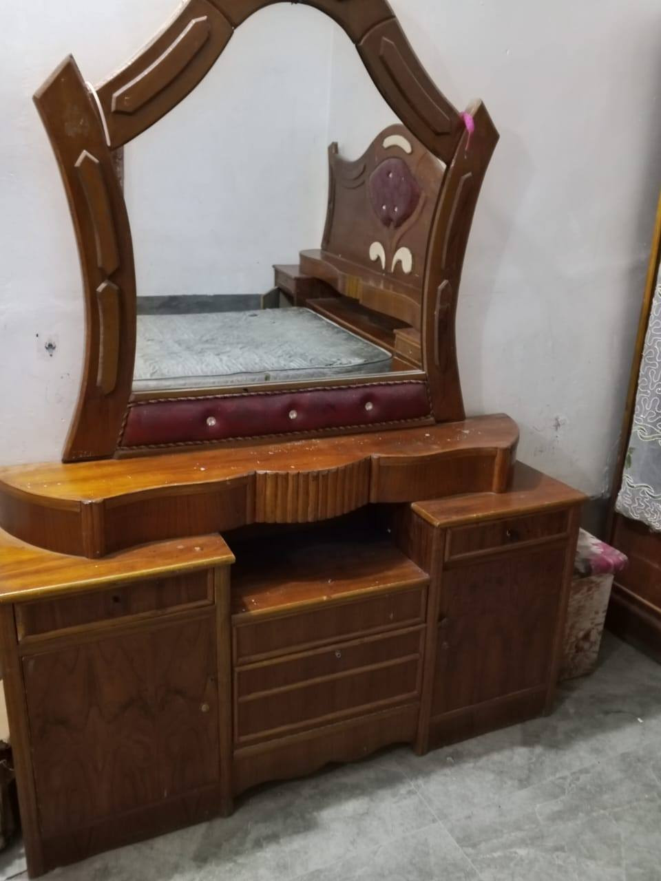 السلام عليكم
توجد غرفه تسكام ثقيل طابقين ابواب لف قاعده سكف بلوك
ملحق ثقيل وشغل كلش مرتب
السعر مناسب 
الاستفسار *********** 
او واتساب
