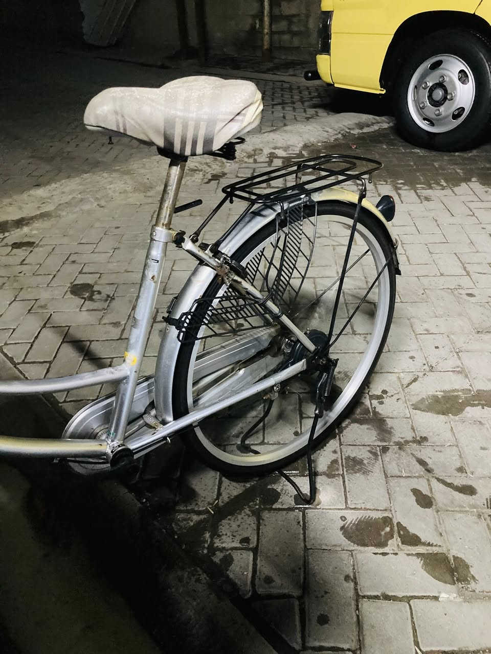 سلام عليكم بيسكل البيع بناتي حجم ٢٦نثيف السعر ٥٥وبي مجال حك الجيه الرقم ***********
