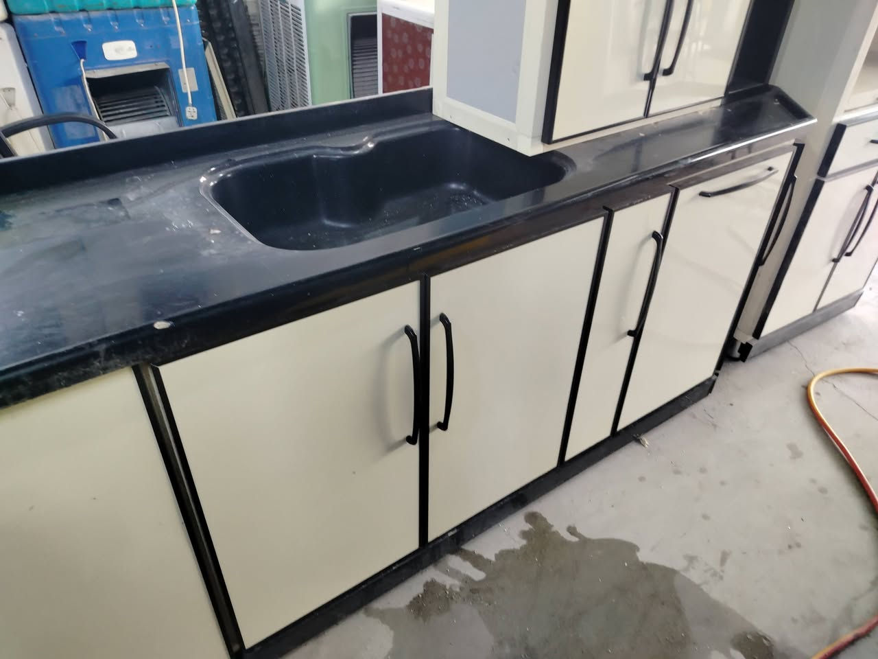 كاونتر 7قطع نضيف جدا نضيف سنك 2ونص فصال تركي عنوان موصل حي الوليد هاتف *********** سعر مليون بي مجال
