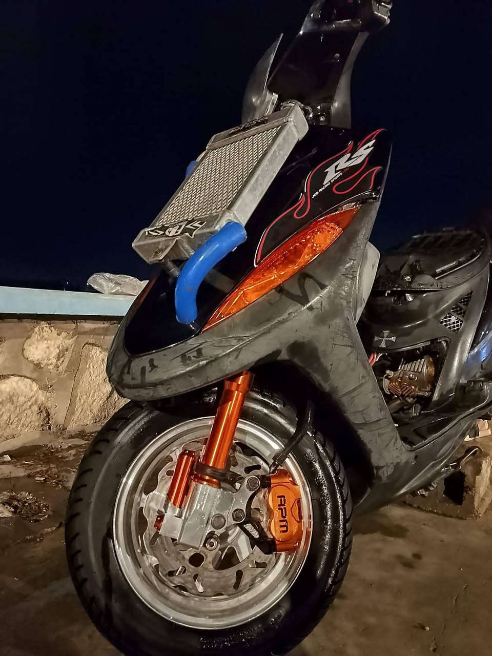 سلام عليكم
شباب دراجه ماكس عدله اربع ولفات بوشه 64 الدراجه ملغومه تزويد الدراجه طياره مخصص سباقات 
راديتر اصلي 
صالنصه عدله 
ويل اصلي الخلفي مختلف تاير عريض
صدر قزم 
شيال طويل 
دبل رياضي اصلي 
فج اصلي 
كلجات رياضي اصلي 

بك لايت اربع ولفات 
وبعد بيه غراض 
سعرهه 2500 يعني مليونين ونص لموشراي اطلع كبل احسن ما تتفشل الاستفسار خاص 
او اتصل ***********
مكاني المسيب
