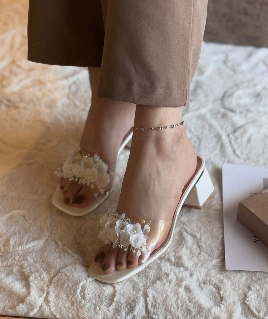⁨	⁨	شحاطة كعب نازكة 🌸
شغل راقي ، كوالتي عالي 
قاعدة مريحة 
ارتفاع 5 سم 
القياسات 37_38_39_40_41
السعر 20 ♥️✨.

📍الفرع الاول : العامرية شارع العسل مجاور مكتبة العسل
📍الفرع الثاني : العامرية شارع العسل مقابل مجمع اليزن
📍الفرع الثالث : الاعظمية شارع الضباط مقابل كص الآغا البغدادي⁩⁩⁩


**إذا كنت صاحب هذا الإعلان وتريد حذفه لأي سبب، رجاءا أرسل رسالة إلى الدعم الفني**