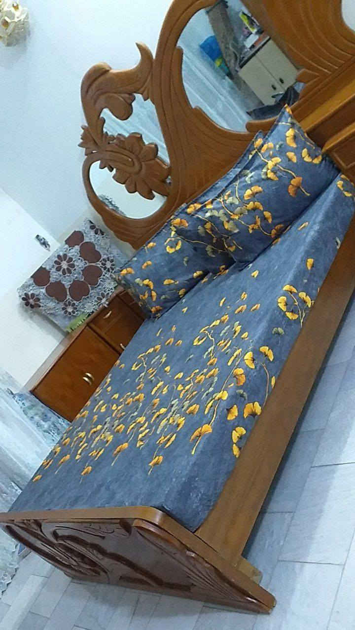 سلام عليكم يتوفر لدينأ فرشأت تلبسات جربايه الاسعار فرشه نفرين 12فرشه نفر سعر 9وجوهه مخاد نوأع الموديلات 2500الحجز خأص حجز واتساب ***********
