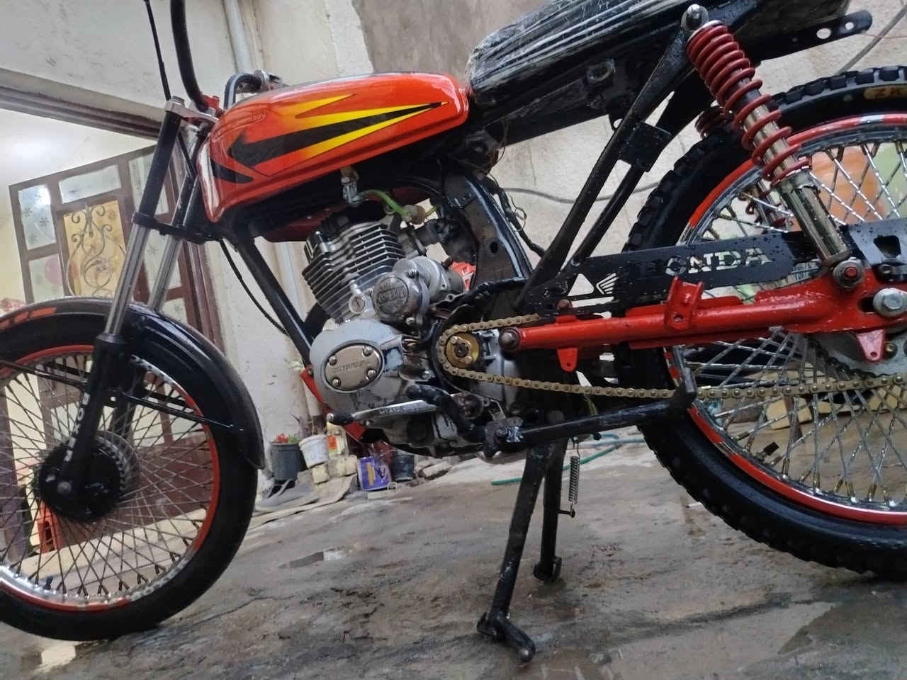 للبيع  دراجه شغاله هندر مكينه خمسه كير يرادلها تفيلس.  مجفته جديد وياله جدد  غراضها الصفحيلت وسيبايه موجوه قيم بل اليرضي الله  مكاني بغداد حي الجهاد
***********
