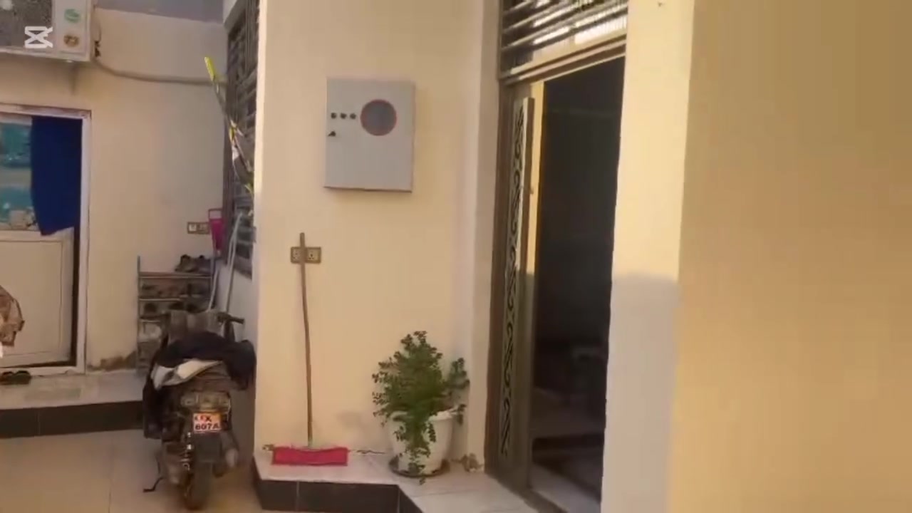 للبيع بيت طابقين 200م سند 25في طويريج  مجمع طيبه مقابيل حي الجمعيه الطابق الاول غرفتين نوم وستقبال وصاله ومطبخ حار +بارد  ومجمع صحيات الطابق الثاني غرفتين نظام سويت وصاله للإستفسار الاتصال***********او مراجعة مكتب عقارات ابو كرار
