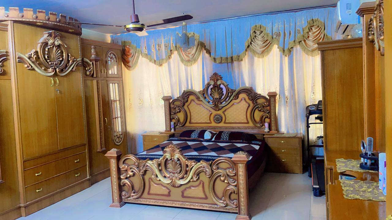 السلام عليكم يتوفر لدى مكتب اور  مشتمل ١٠٠م واجهه ٥ والنزال ٢٠ يحتوي على كراج استقبال مدخلين حولي مطبخ غرفه نوم الطابق الثاني ٢ نوم الموقع حي اور الشارع المقابل النادي العربي مقابل لحوم السجاد في منطقه كراج الموسوي السعر ٢٨٥ مليون فقط بحاجه لتبديل الارضيه للاستفسار ***********
