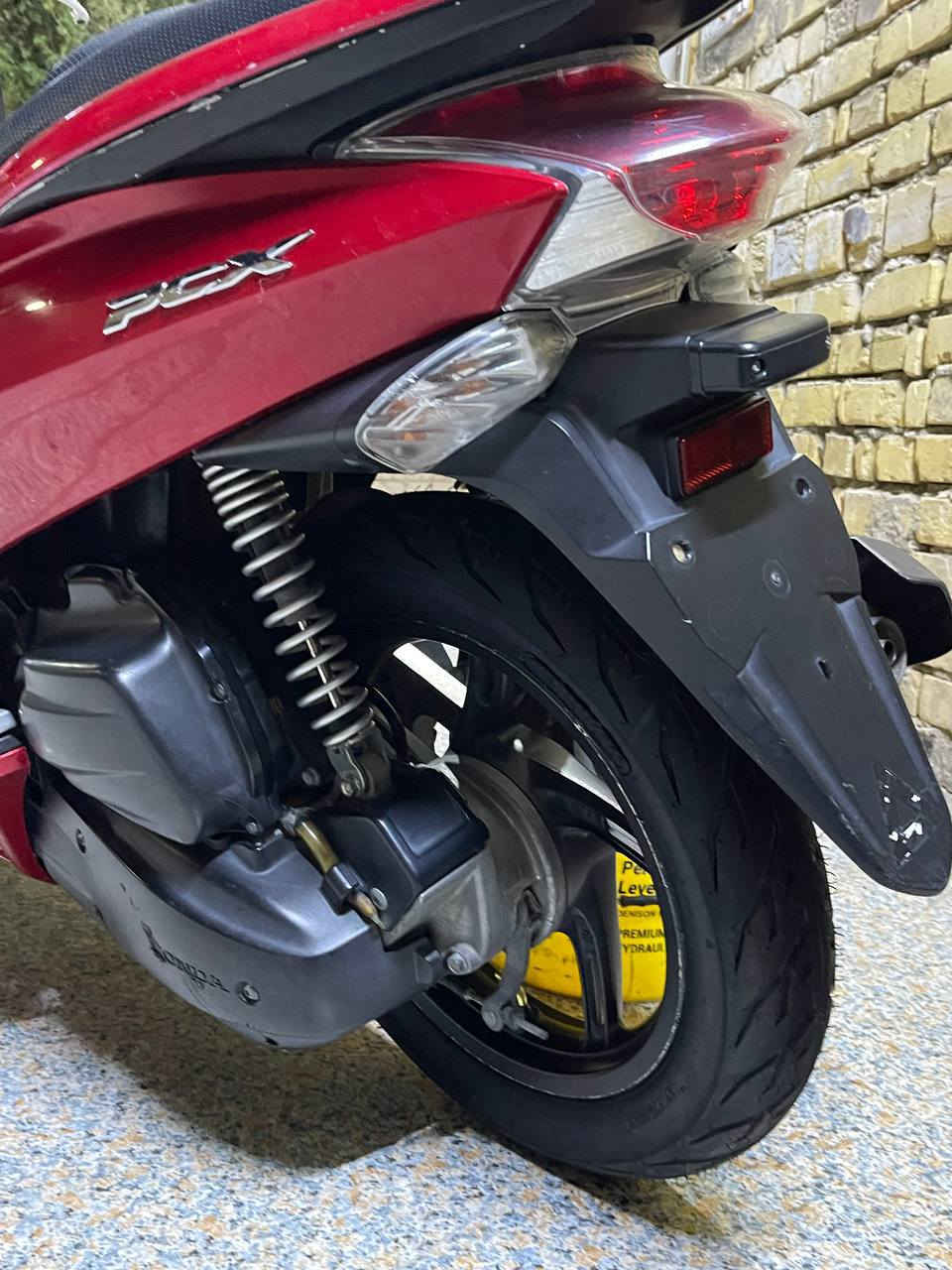 دراجة PCX
،جيل اول ياباني JF محرك ١٢٥ 

كوت حي السياسيين 

السعر:  1.300 و بيها مجال 

***********
