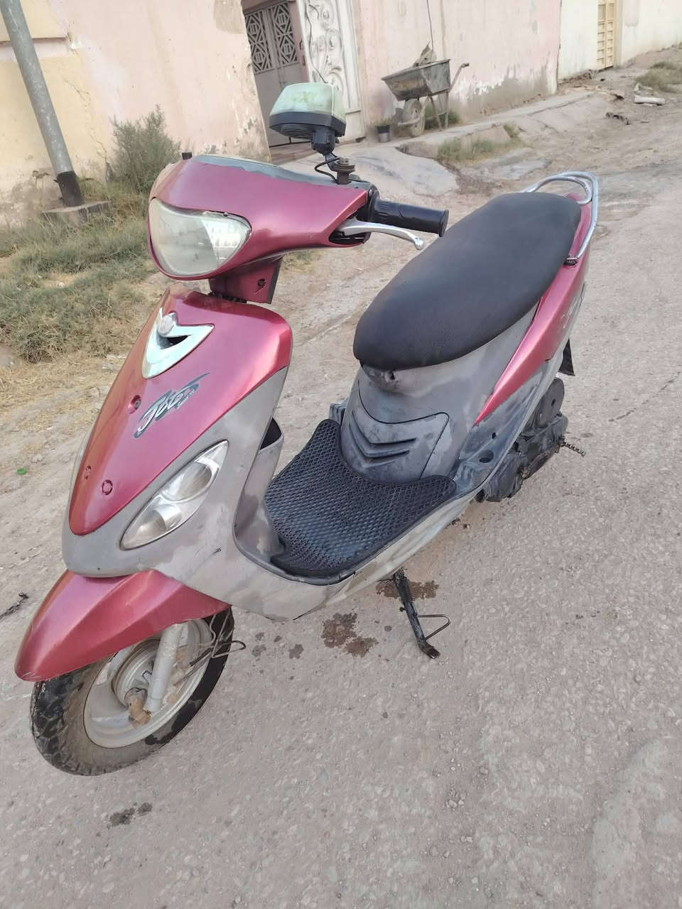 ماكس منغولي للبيع الدراجه قبل فتره صار بيهه عطل بسيط او تركتهه السعر 350 أو بيهه مجال الرقم *********** مكاني ديوانيه سنيه
