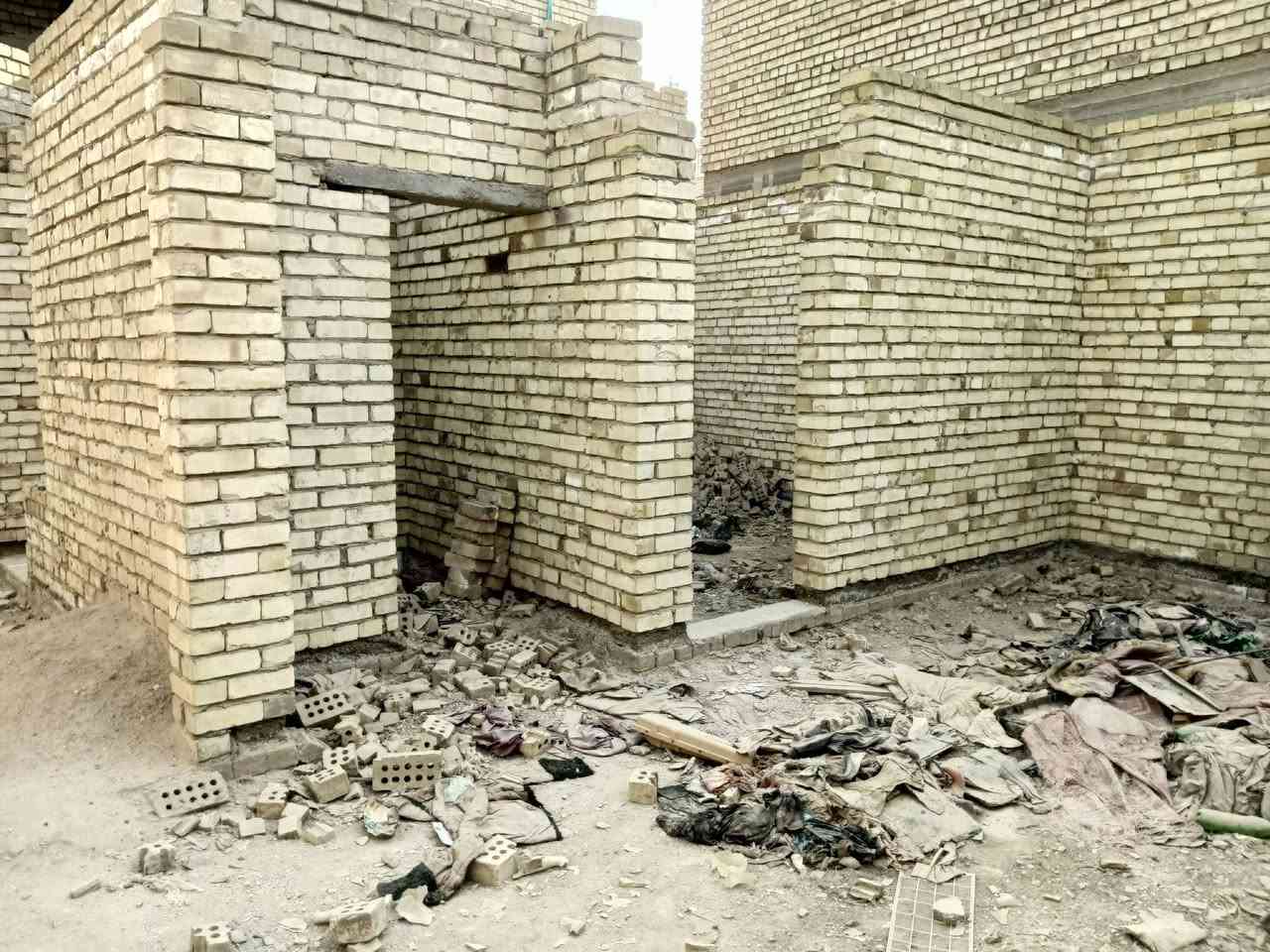 السلام عليكم هيكل للبيع المساحه 160مترا واجه 8متر  زراعي سند 25 بي 2غرف نوم  استقبال هول حولي مطبخ خدمات السريدات القديمه المربع الثالث للاستفسار
***********
