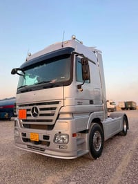 للبيع مارسيدس اكتروز راس تريله  موديل 2006 حجم 1854 مواصفات كامره حساس...