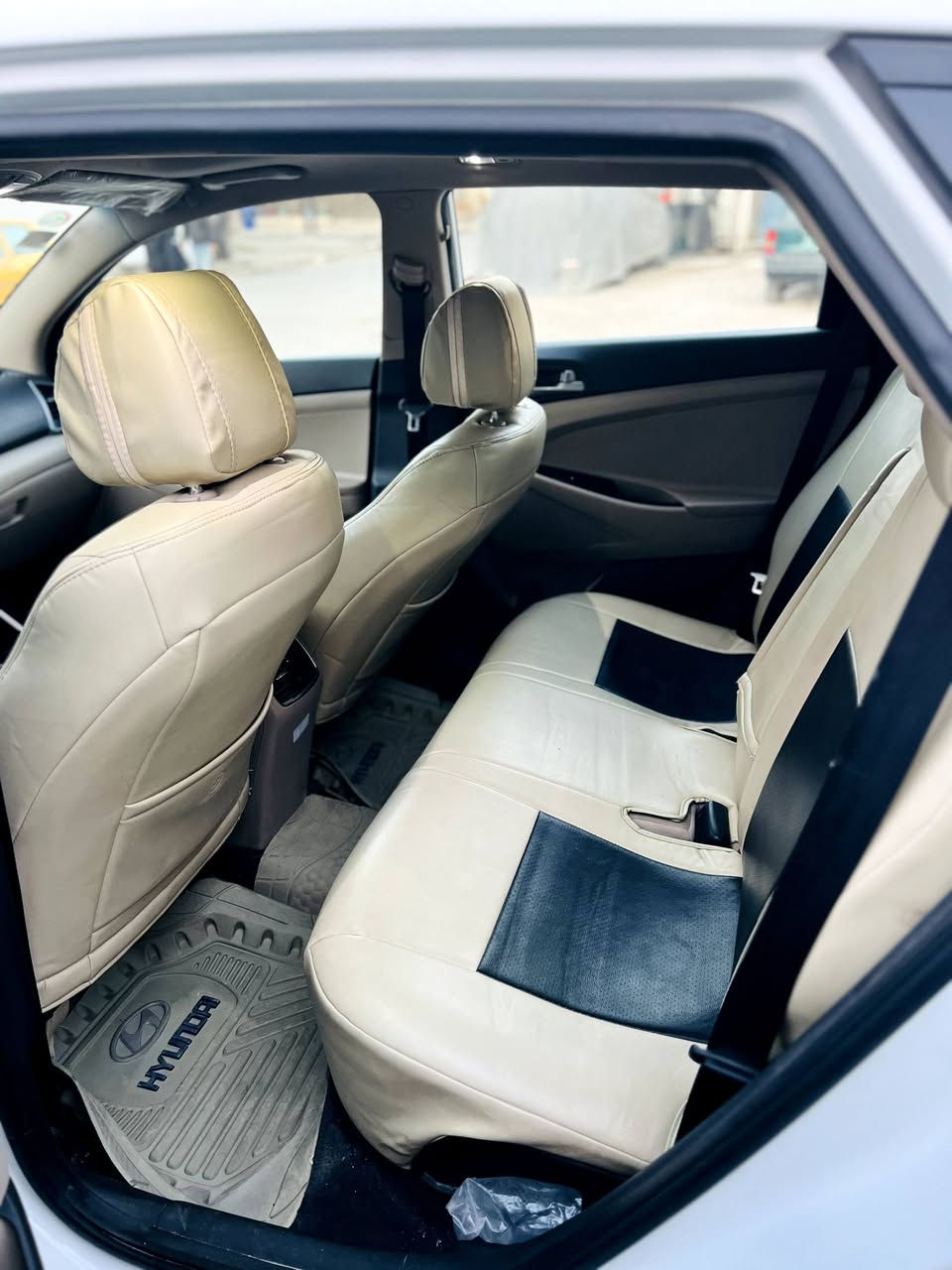 السلام عليكم للبيع توسان 2018 خليجي. محرك 2000دوش سياره مكفوله كفاله عامه من ضربه. وصبغ وبارد حته الدعاميات   من الصبغ فقط البنيد  كشر اثر فاره غسل (مي قوي)  موضحه بل صوره سيارة جديده ماشيه 70حقيقي وبيها سونار  
مواصفاته 
بانوراما  اشاير مري مري شفط 
سويج عدد2
شاشه كار بلي
برده خلفيه
لد نهاري ليلي
دشبول قطعتين 
رقم بغداد تحويل مباشر 
السعر 185
المكان بغداد‏‪***********
