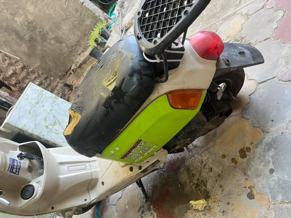 دراجة بوليس لون اخضر للبيع...
الدراجه كايمه بيها الجبنة
وضعها مثل ما موضح كدامكم الكهربائيات شغاله نقص فقط تبديل مصابيح باتري محور الها باتري حجم كبير السلف شغال نكره سعرها 250الف...
*********** اتصال
*********** واتساب
