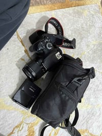 كامرا كانون • استعمال قليل • شواحن ٢