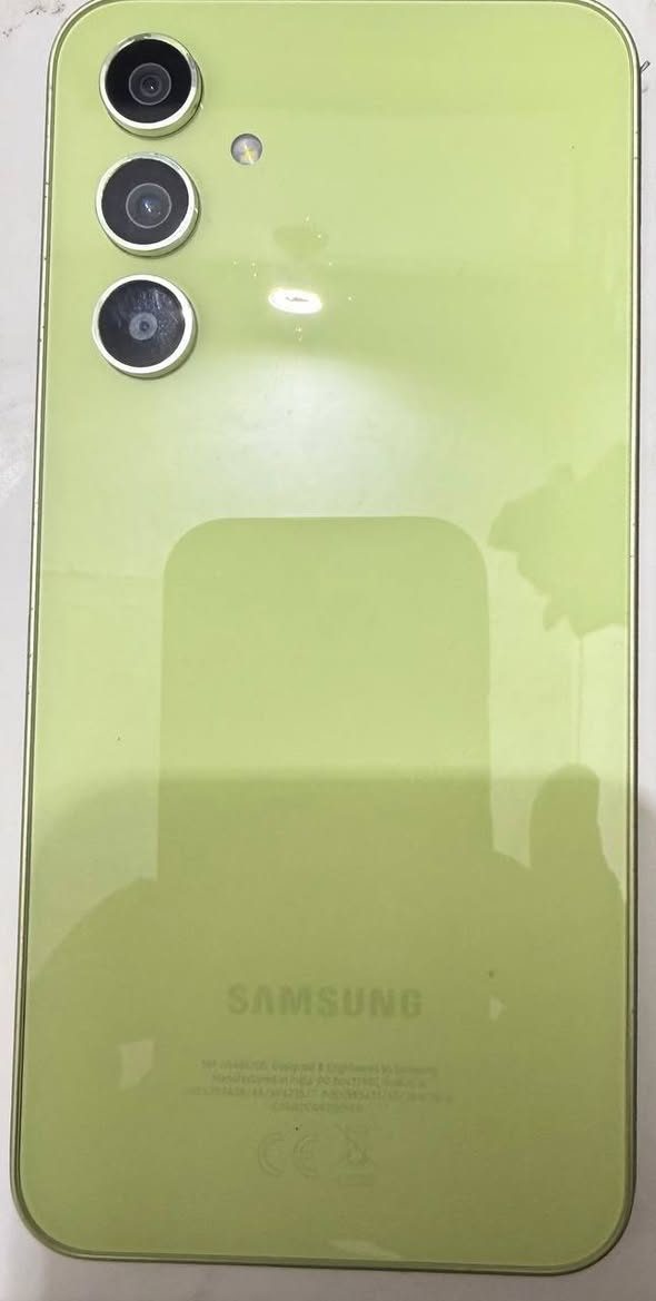 السلام عليكم للبيع سامسونك  A54جديد ستعمال قليل ذاكره 256 فتحته ع ايدي السعر260 خطين لون مميز  مكان بابل للاتصال ***********
