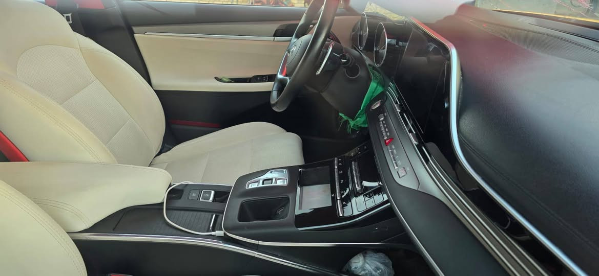 ازيرا كراند .2023
سعة المحرك:-  3500  غاز LPi
المسافة المقطوعه :-  
اللون :- الأصل سلفر حاليا اصفر 
الموديل:- 2023
الوقود :- غاز فقط 
الاضافات#👇👇
📍بصمه تشغيل+ بصمه ابواب 
📍محرك 6سلندر حجم 3500
📍 شاشه كبيرة 
📌كامرة خلفيه 
📍فرش جلد ابيض
📍مقعد السائق تدفيه وتبريد
📍مقعد السائق كهربائي 
📍تحكم سرعه
📌تحكم مسجل 
📌سايد بريك عادي 
📌كشاف امامي بقلاوه 
📌ويل كب كروم  
📌تحكم جهتين  
📌حساس خلفي 
📌اشاره جانبيه 
📌المرئي الجانبيه شفط 
كشاف زنون 
لايت امامي زنون 

🚘 مكان السياره واسط كوت 
🚗

مكفوله  كفاله عامه من الضربه والصبغ والتبديل 

السعر 228 مجال بسيط

*****
للمزيد من المعلومات يرجى  
او 
الاتصال على الرقم التألي 👇
☎️   *********** ☎️
