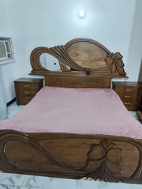 سرير كامل مع كوميديات عدد 2 نضيفات للبيع السعر 300 الف 07716648009