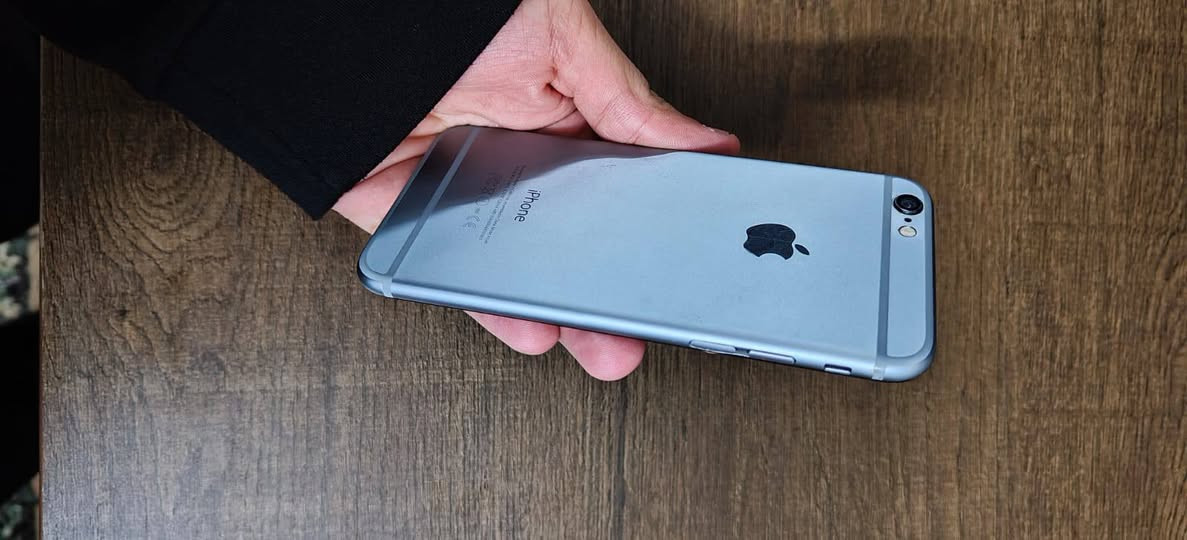 سلام عليكم من رخصة الادمن 
آيفون 6 للبيع 
الجهاز نضيف كلش كلش شخط ما بي 
كاميراته شغاله البصمة شغاله كلشي بي شغال 
الجهاز بطاريته 100% امبدلة اصلية 
ذاكره 16GB
السعر : 40 الف وبي مجال للطيبين
للاستفسار‏ / ‪***********‬‏
