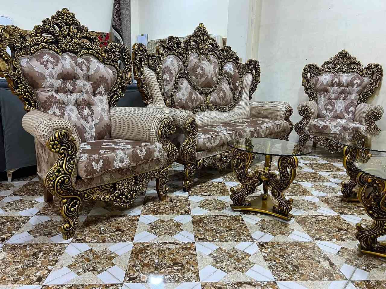 ئةم تاقم قةنةفة كلاسيكيية 
بؤفرؤشتن ميزوتةپلةكةكانيشي 
لةگةلاية 10نةفةريية بيعيبة 
بةلؤكي ماوةتؤ مالي دؤستة
ژم***********
شوين كةلار
