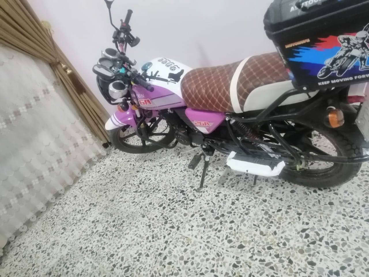 مكلف بلنشر 
دايوان للبيع موديل 2022باب اول (مرقمه بغداد )شرط التحويل ....السعر 2200وبيها مجال (رقم صاحب الدراجه ***********
***********
