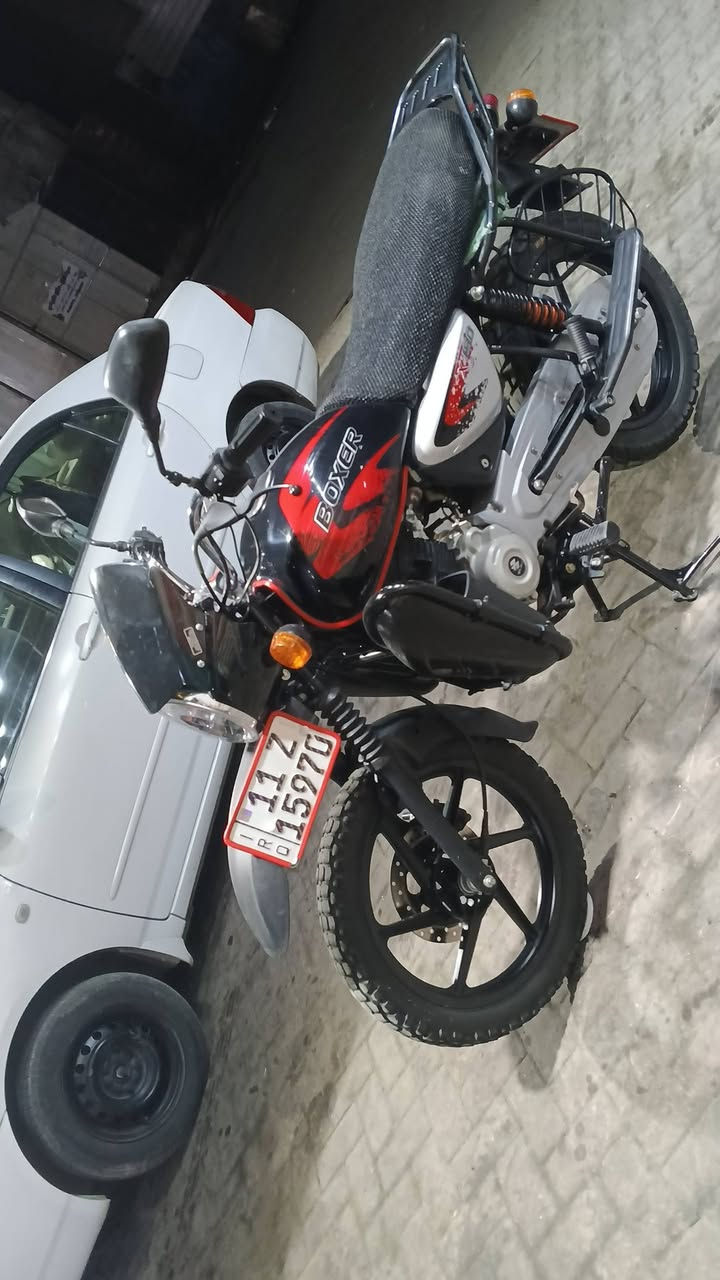 سلام عليكم لبيع بوكسر 2023 نازله بل 2024 دراجه عل وضع الشركه مامفتوح بيه برغي عل وضع الشركه 
ماشيه 6 آلاف بس جان مكطوع الكيلو متر سويته 
برغي مابيها نقص جاهزه لوحه وسنويه انكليزي لوحتين 
كفاله عامه الدراجه مكاني بغداد كورنيش الاعضميه ***********
