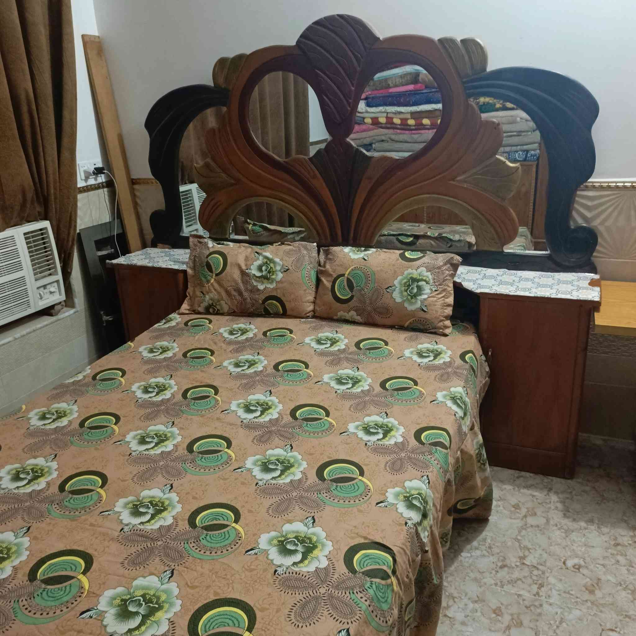 السلام عليكم غرفة اخشاب للبيع تسكام يعني نجاره درجه اولى خشب ثقيل غرفه بعده نايلون السعر 750, المكان واسط الصويرة قرب فلكة عبد الكريم قاسم حي العهد واي استفسار الاتصال على الارقام ***********///***********
