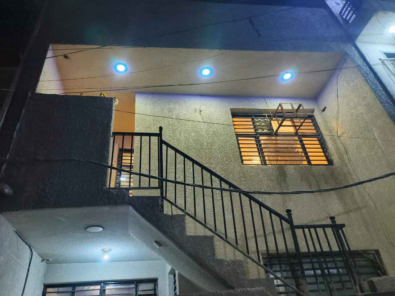 السلام عليكم
بيت 50 للبيع بالوزيرية داخل قيصرية خلف حديقة الام مباشرة طابقين شقتين معزولات درج خارجي للاستفسار
‏‪***********‬‏ او ***********
