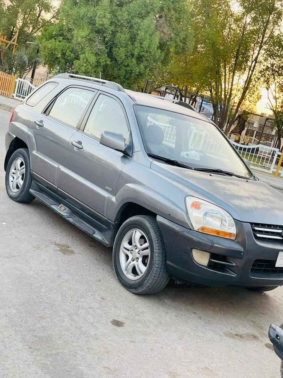 السيارة سبورتج خليجي موديل 2007مكينة
الفين و 700 فور ويل مواصفات حلوة خليجي استيراد خاص مكفولة من قطرة الصبغ سيارة حلوة ومرتبة شاشة تاب كاميرا دوارة تخم تاير  سنوية مثنى بأسمي لل 28 مكاني السماوة  السعر 100 وبيها مجال حگ الجية تفضل اتصل وات ساب ***********

