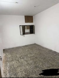 شقه للإيجار بالجمعيات  ضمن بنايه تتكون من غرفتين وصالة ومطبخ وحمام الط...