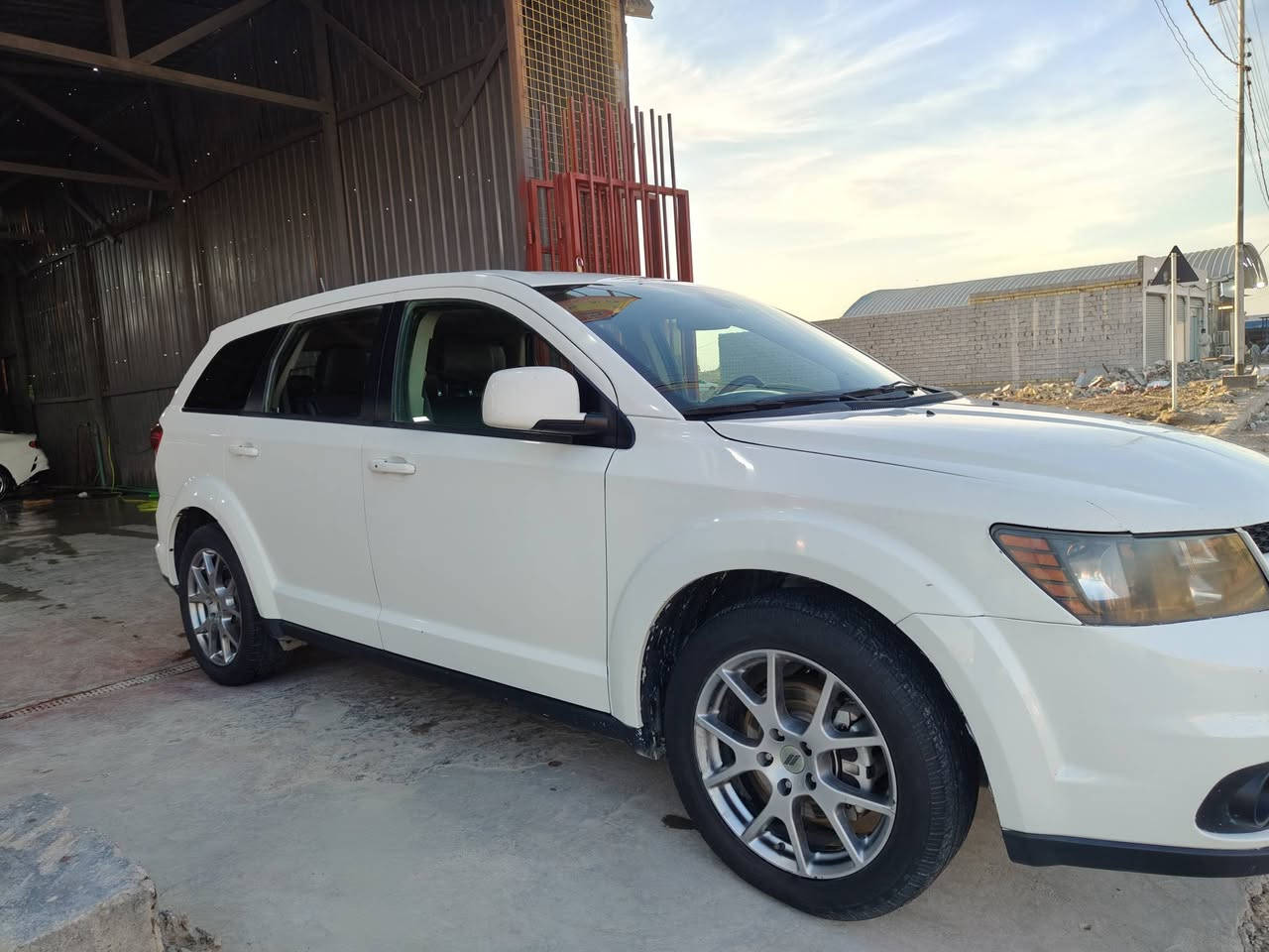 جورني   2018 GT  
حادثها خفيف تصليح الدعامية وربع البنيد ومصبوغات وتبديل البدنة الامامية وبيهة باردبالمدكر الايسر   موضح بورقة الفحص ويمك رقم الشاصي وطلع الحادث اذا اتحب
المواصفات:
محرك 6 سلندر 3600
سبعة راكب 
ويل 19
كشنات جلد اسود
تبريد ثلاث قطع منفصل  
تدفئة بالكشنات 
كشن السائق تحكم كهربائي 
تشغيل عن بعد 
بصمة تشغيل وبصمة ابواب 
شاشة كبيرة 
مخابئ سرية عدد2 
رقم بصرة
السيارة باسمي والسنوية نافذة
 مكانها الناصرية ناحية اور  
 السعر المطلوب 135 ورقة 
للمعاينة والاتفاق الاتصال على الموبايل ***********
