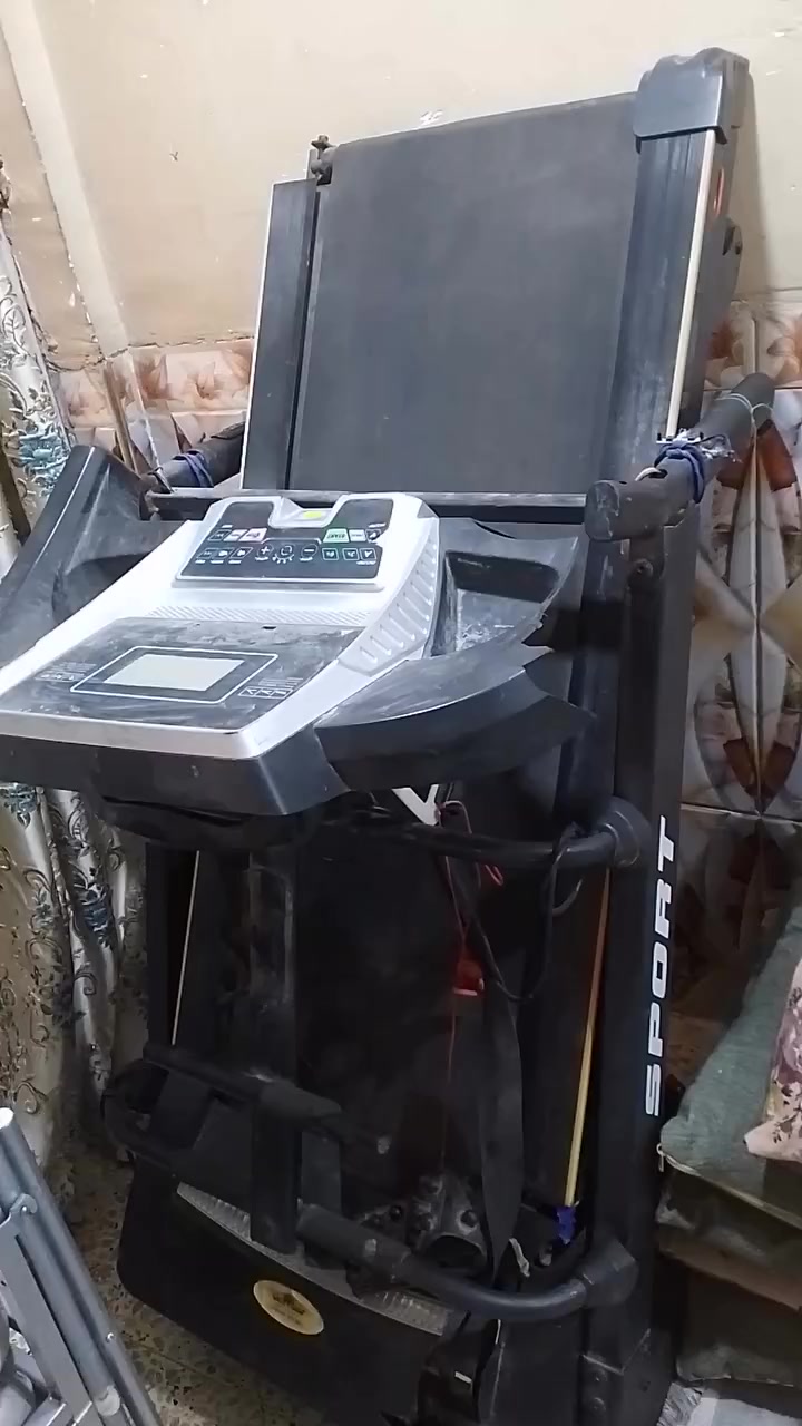 أغراض للبيع :
1.جهاز جري الأصلي بي عطل بسيط يعني يحتاج ترتيبات لان متروك 
2.كاروك ينفتح جربايه من عمر سنه إلى 10سنوات نظيف جداً 
3. كاونتر ثلاث قطع السنك مرمر 
4.طباخ مصري أربع عيون 
بغداد الشعب الاستفسار الاتصال بالرقم ***********
او عالواتساب
