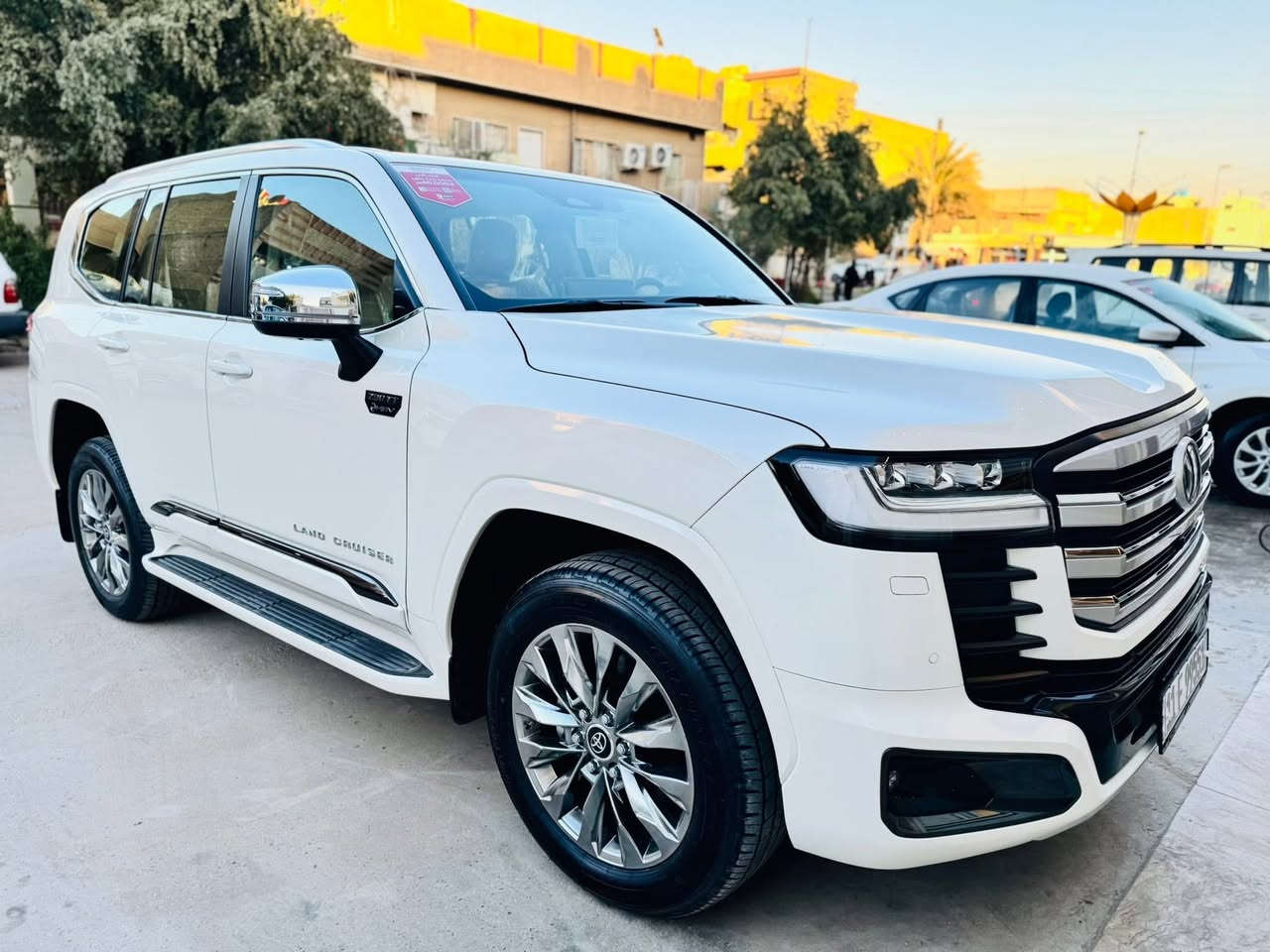 السلام عليكم لاندكروز 2025 ساز VX هايبرد تويون تيربو  فول مواصفات ابواب شفط سياره بعديه زيرو ماشيه 700 كيلو رقم بغداد بأسمي مكان سياره بغداد سعر 875 الاتصال ***********
