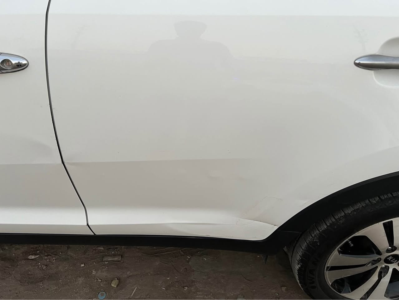 كيا سبورتج خليجي 2013 للبيع فقط مكفولة من الصبغ والتبديل
بيها فقط طخة بسيطة ربع باب خلفي خلف السائق
وبارد قليل بالباب الخلفي فقط
طخم تاير جديد
حدادة ٩٠ ٪؜
مواصفاتها : مرايا شفط ولد وكرسي السائق كهربائي 
شاشة وكامرة دوارة
لد امامي
بيها بعض الخدوش بدون اي تكحيل
السيارة ع الشركة ما مفتوح بيها برغي
سنوية لل٢٠٢٨ 
راعيها يريد تحويل 
مكان السيارة بصرة الجمهورية
دواخل جديدة 
السعر ١٣٥ وبيها مجال قليل 
العداد ٢٢٢ الف كيلو
للاستفسار الاتصال على الرقم ***********
سعة المحرك 2000 البصرة, العراق
