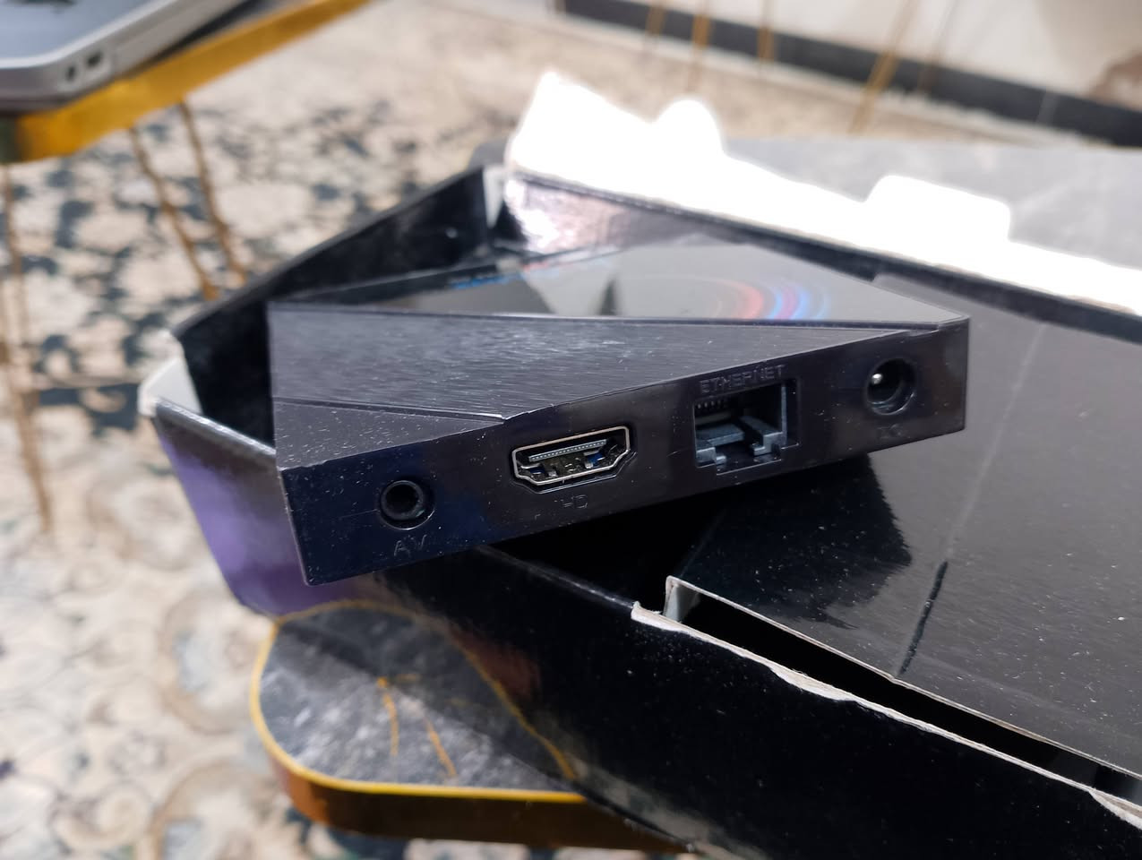 📺 حوّل تلفزيونك العادي إلى سينما ذكية مع جهاز H96 Max الأقوى! ✨
هل ترغب بمشاهدة أحدث الأفلام والمسلسلات بجودة خيالية؟ 🎬 هل تريد يوتيوب ونتفليكس وتطبيقاتك المفضلة على شاشة كبيرة وبكل سهولة؟ جهاز H96 Max (H616) هو بوابتك لعالم الترفيه اللامتناهي! 🚀
🔥 لماذا تختار هذا الجهاز؟
دقة خيالية: يدعم جودة تصل إلى 6K Ultra HD لتفاصيل صورة مذهلة وألوان واقعية جداً 🌈.
أداء صاروخي: معالج H616 القوي يضمن لك سلاسة تامة في التنقل بين التطبيقات وبدون أي تعليق ⚡.
عالم من التطبيقات: يعمل بنظام أندرويد، يعني كل تطبيقاتك المفضلة (يوتيوب، فيسبوك، ألعاب) صارت على تلفزيونك 📱.
اتصال فائق السرعة: يدعم WiFi ثنائي النطاق (2.4G/5G) لبث مباشر وسلس بدون تقطيع 📶.
مشاركة ذكية: اعرض شاشة موبايلك مباشرة على التلفزيون بلمسة واحدة 📲➡️📺.
📦 محتويات الصندوق:
جهاز H96 Max الأنيق 🖤.
ريموت كنترول للتحكم عن بعد 🎮.
كابل HDMI الأصلي + محول الطاقة 🔌.
🚚 خدمة التوصيل متوفرة الآن! 🇮🇶
لا تشيل هم المسافة، وين ما تكون إحنا نوصلك! 🏠
✅ توصيل سريع وآمن لجميع محافظات العراق الحبيب ✨.
لا تدع المتعة تفوتك! الجهاز بحالة ممتازة وجاهز ليمنحك ولعائلتك تجربة ترفيهية لا تُنسى 🍿🔥.
📞 للحجز والاستفسار راسلنا مباشرة على الخاص 📩


**إذا كنت صاحب هذا الإعلان وتريد حذفه لأي سبب، رجاءا أرسل رسالة إلى الدعم الفني**