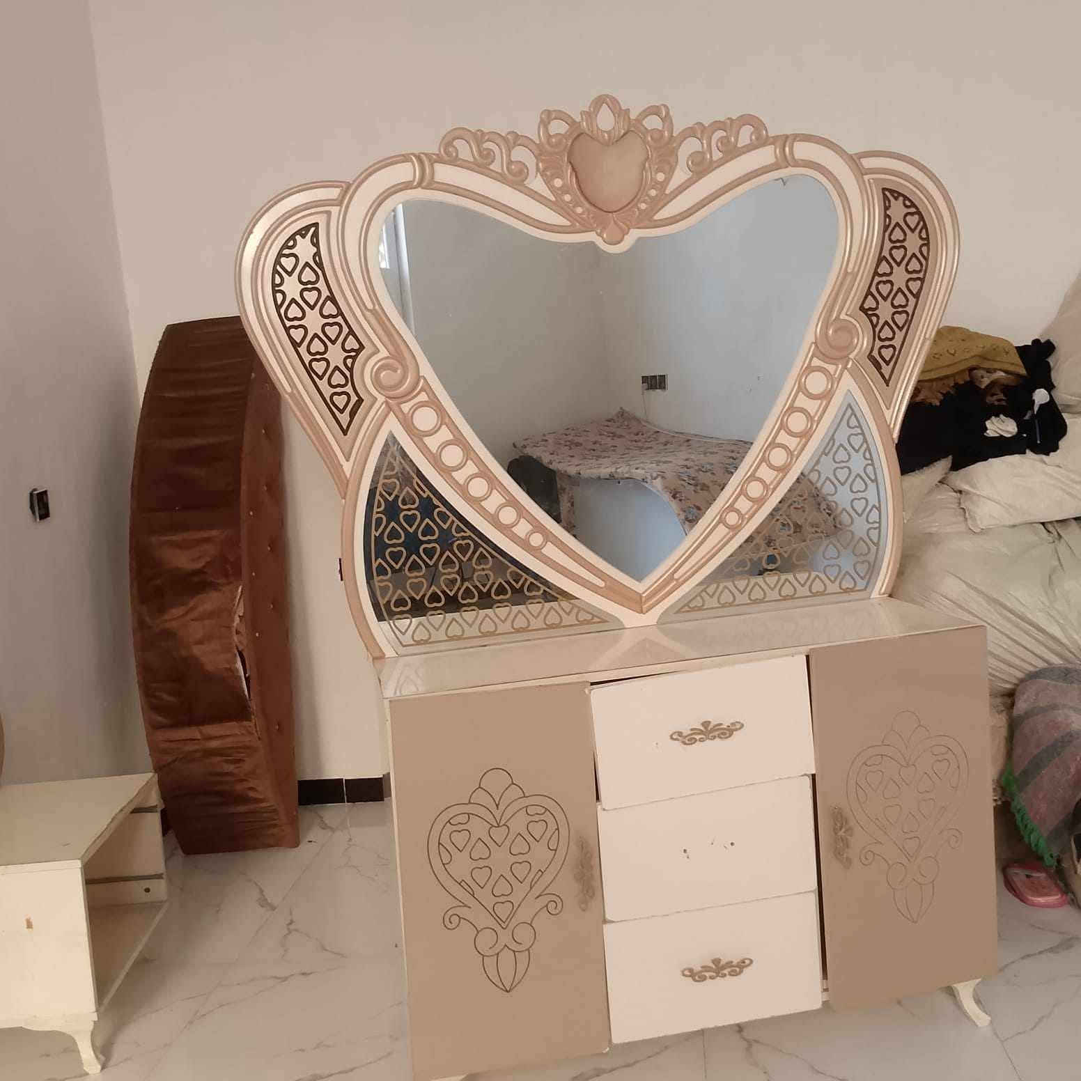 جربايه وكومديات وكنتور وميز مرايه وزاويه وشازلون
ضرر بلجرارات مال كنتور والكشن مكصوص بس يتصلح بمعجون او خشب يندك العنوان المعملجي خلف مدارس العميد


**إذا كنت صاحب هذا الإعلان وتريد حذفه لأي سبب، رجاءا أرسل رسالة إلى الدعم الفني**