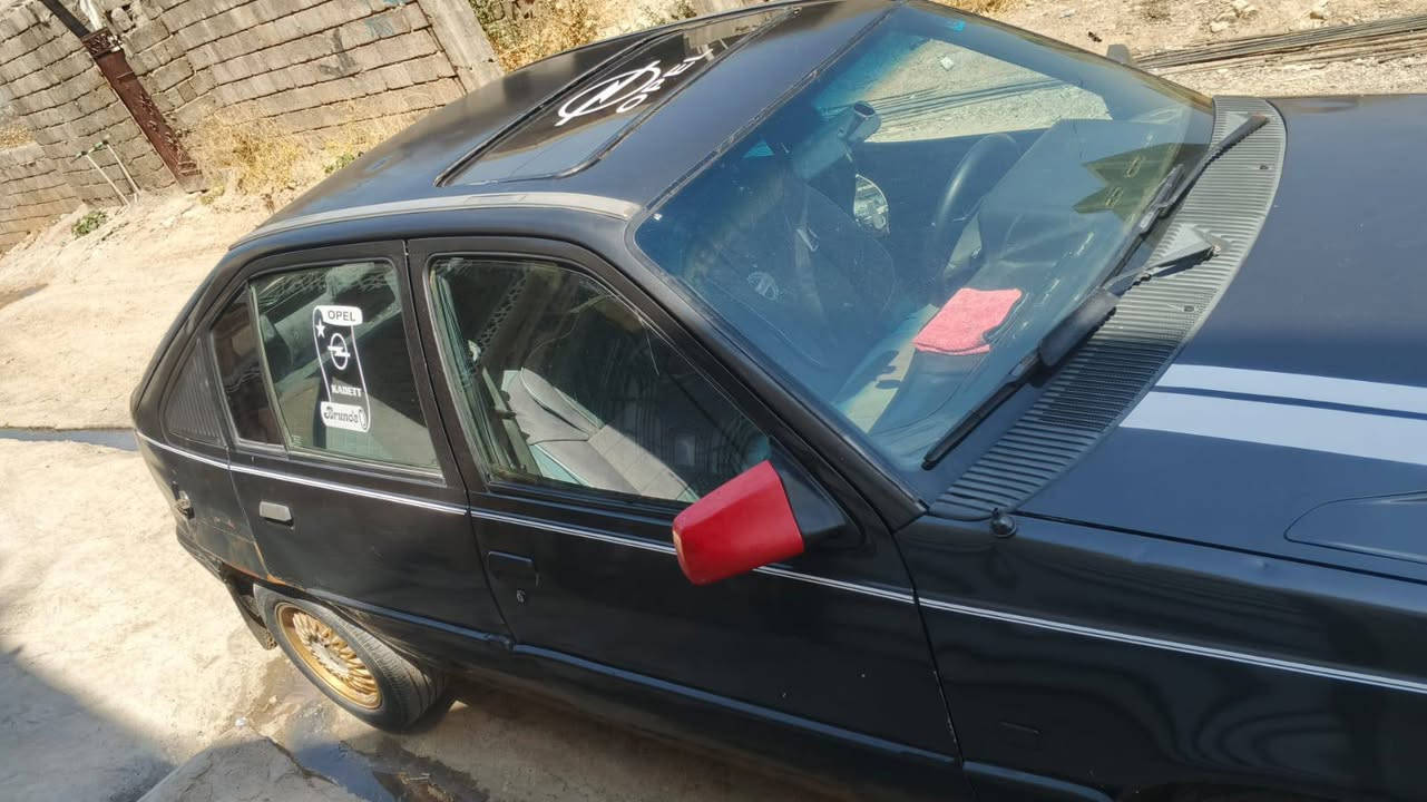 السلام عليكم كاديت للبيع محرك 20 شرط كير شرط حداديه كامله بطاين جدد بس تحويل وكاله ما اعمل سنويه لي2030 سعر 25/ *********** /
