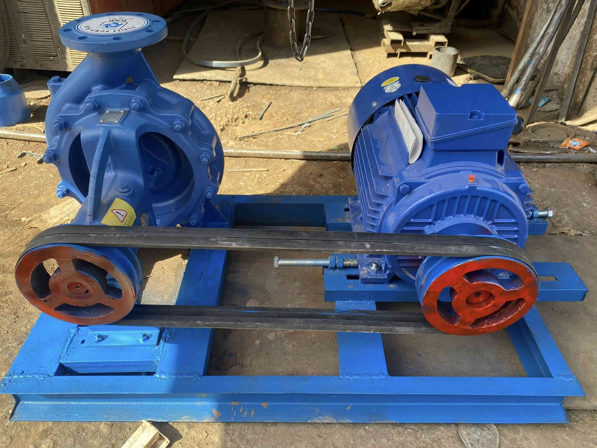 السلام عليكم ورحمة الله وبركاته 
اذا كان عندك مشروع او ما اتريد تتعب بل روحه ول جيه فه موجود. من مضخات ماء    غطاسات 
كيبل غطاس كيبل فلندي من مواد انشائية 
وه يوجد رافع قدره
الموقع سامراء قرب  المرقد الامام علي الهادي
توصيل موجد لاكن عند الحجز استلام نصف المبلغ  
الرقم ‭0770 263 2183‬
