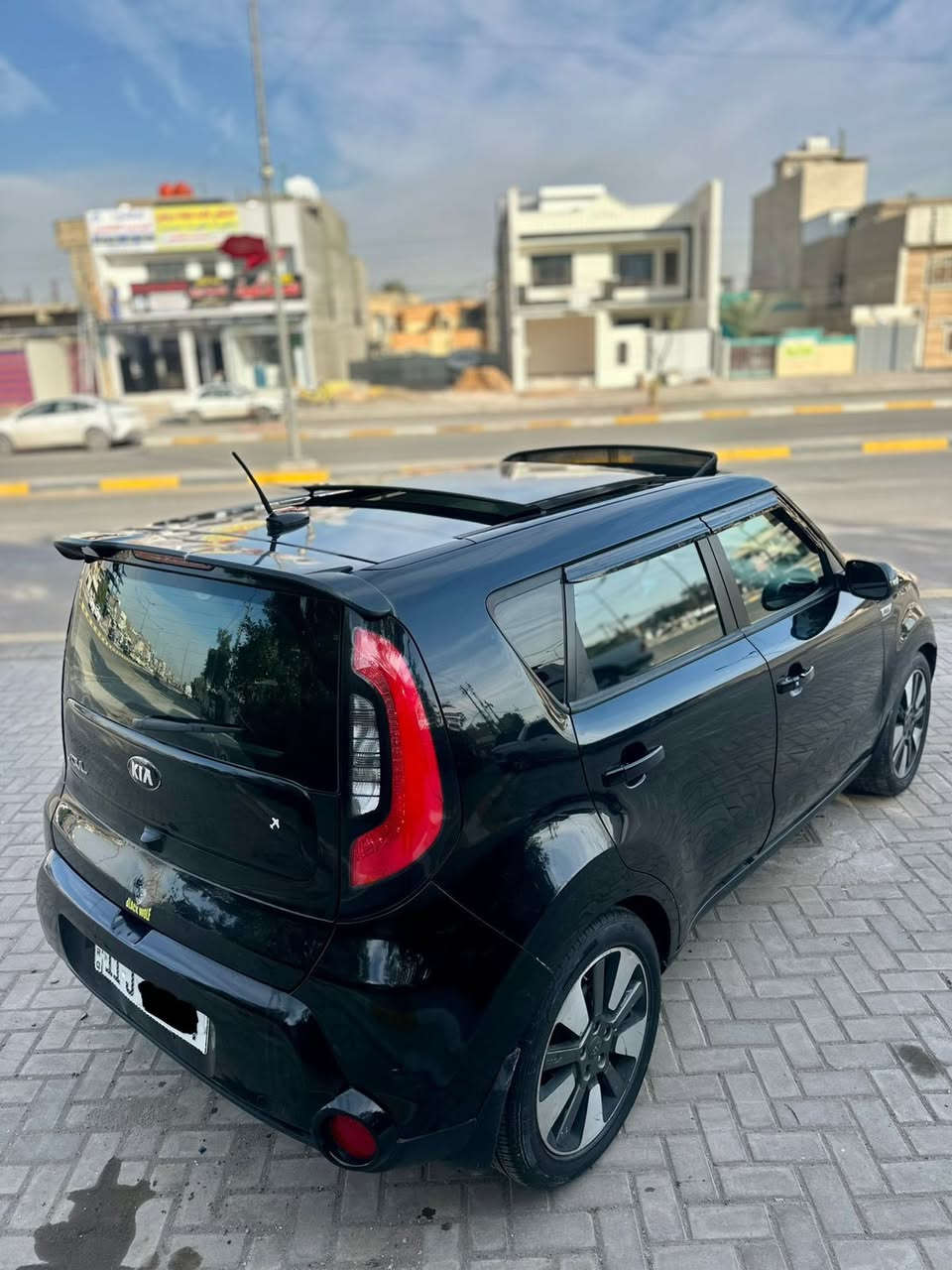 كيا صول VIP للبيع 2014 بأسمي بغداد
السيارة فول مواصفات للاخير
محرك الفين البنيد مصبوغ فقط 
المواصفات 
1 بانوراما
2 بصمة
3 كشنات تبريد + تدفئة
4 ستيرن تدفئة
5 مري شفط
6 كشنات خلفية تدفئة
7 جنطة كهرباء 
8 ترحيب عند الاقتراب
9 بصمة بالابواب
10 اشاير بالمري
11 سستم سماعات ذكي
السعر 112 وبيها مجال المكان بغداد 
 ***********
