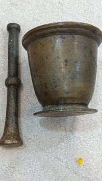 هاون قديم • ثقيل • قياسات واضحة