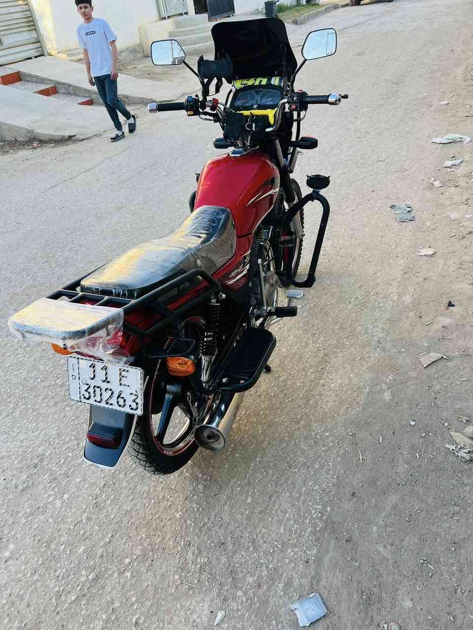 السلام عليكم هاوجي قفاز اللبيع موديل  23مسجل ارقام  انكليزي  وتحويل شوكت متريد الدراجه انظف من الصوره نظيفه جدأ ترايك البصره السعر 13  مكانها الرمادي منطقه الخمسه كيلو ***********
