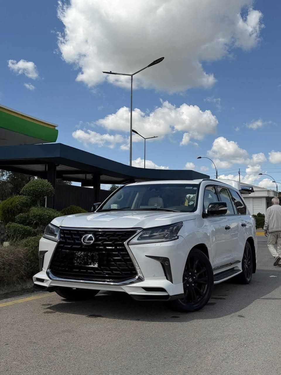 سلام عليكم
لكزز كورو 2019  رقم سليمانية 

ماشية 83000كيلو 

سيارة مو حزام انطيك حزام صبغ 

مكان سيارة كركوك 

مراوسة حسب القناعة 

سعر سيارة 46000$ وبية مجال 

استفسار  ***********
