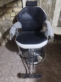 للبيع • كرسي