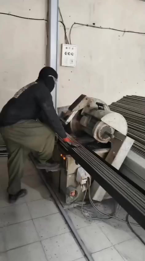 معمل الريان الإنتاج عوده ماسحه حديد اصليه صبغ حراري درجه الاولئ ثقيله وزن القطعه ٢٠٠ غرام عنوان المعمل طهران وكيل الحصري بغداد ***********اتصال او وتساب
